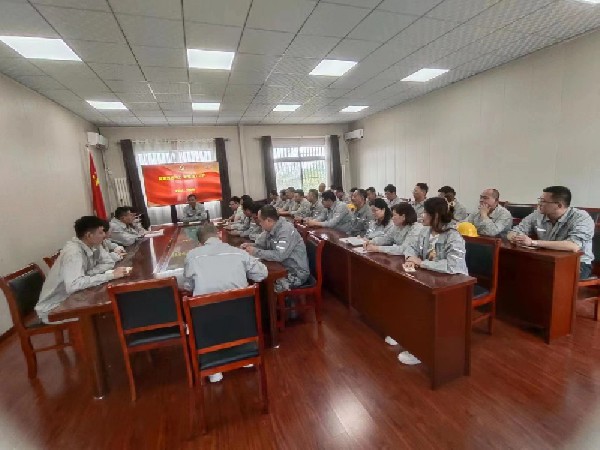 【理論宣講】鑫巖石料開展“凝聚思想偉力，助推強(qiáng)工興產(chǎn)”宣講活動(dòng)