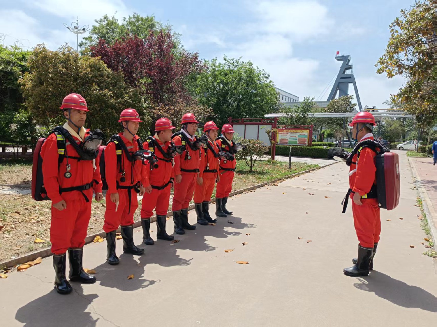 東大煤礦開展礦山救護(hù)隊標(biāo)準(zhǔn)化達(dá)標(biāo)集訓(xùn)