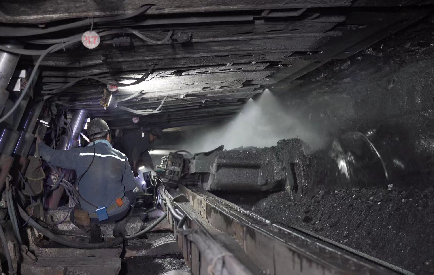 宗成偉到金達(dá)煤礦調(diào)研安全生產(chǎn)工作