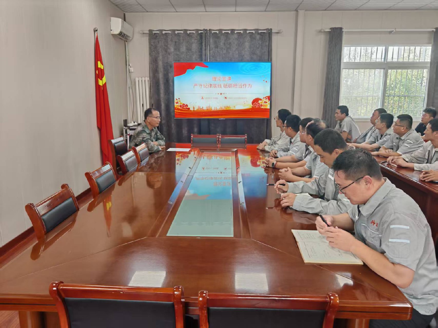 【理論宣講】鑫巖石料公司  開展“嚴(yán)守紀(jì)律底線 砥礪擔(dān)當(dāng)作為”  宣講活動
