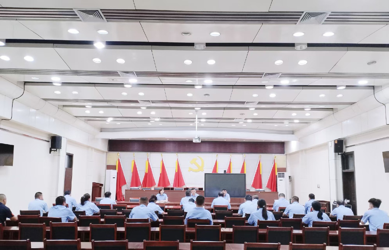 東大煤礦開展“銘記歷史求奮進(jìn) 提升服務(wù)促發(fā)展”專題學(xué)習(xí)教育活動(dòng)