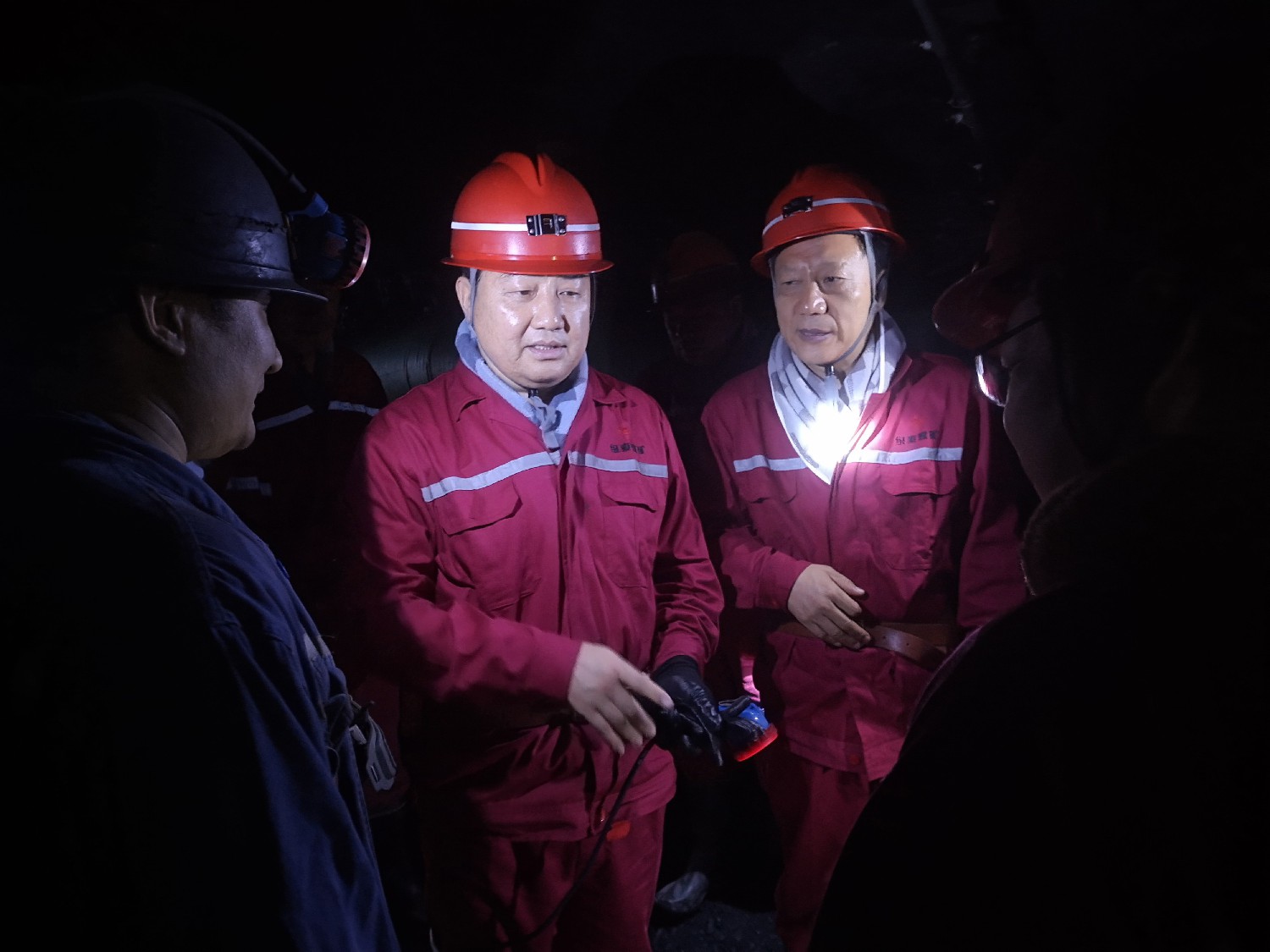 國家礦山安全監(jiān)察局山東局副局長井健督導(dǎo)級索煤礦安全生產(chǎn)工作