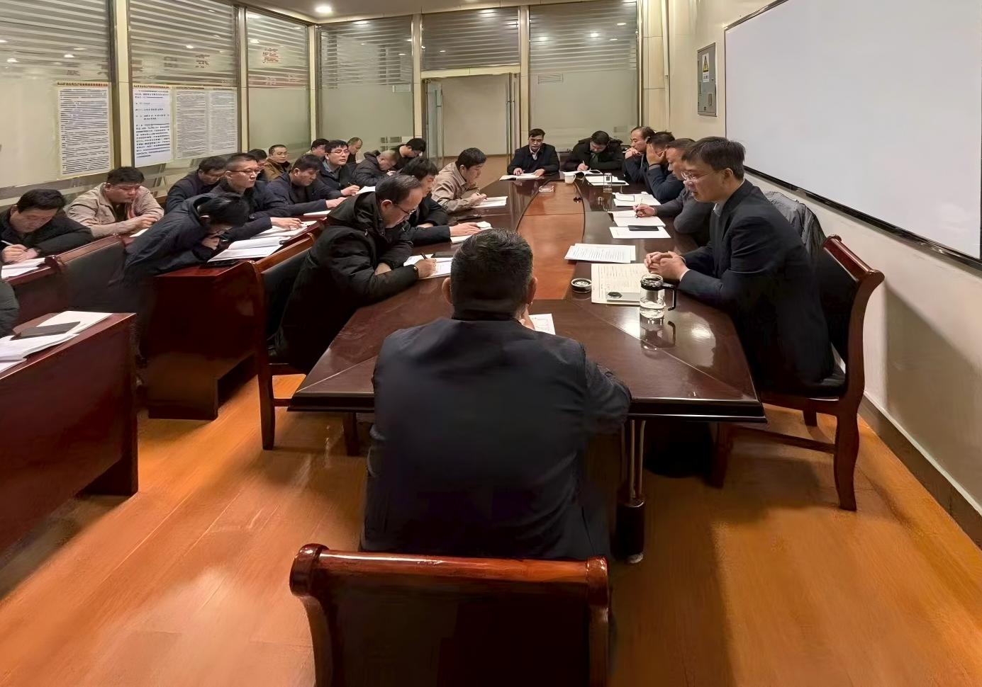 東大煤礦召開(kāi)傳達(dá)貫徹山東局執(zhí)法五處會(huì)議精神暨春節(jié)前安全生產(chǎn)工作會(huì)議